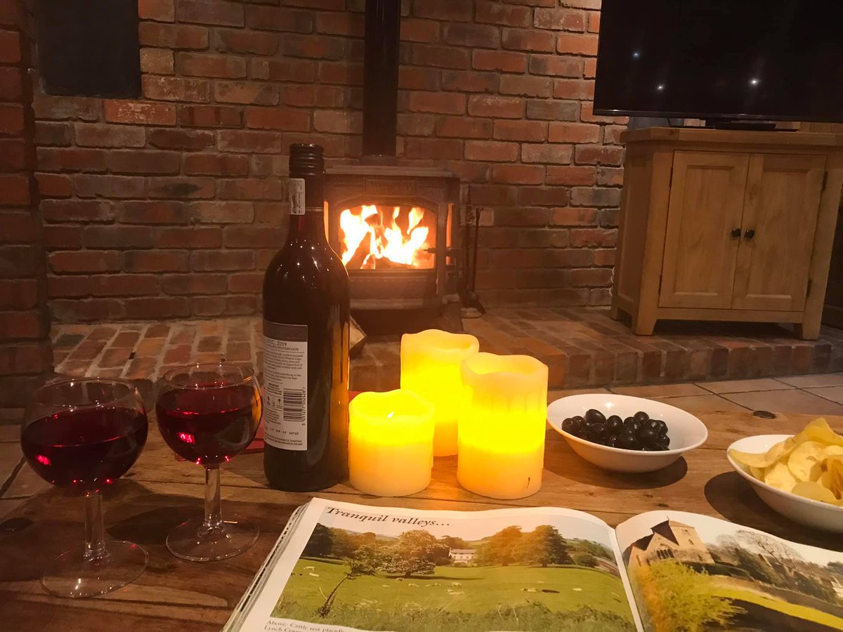 EatSleepLiveHfd's tweet photo. Looking to celebrate #Christmas in #Herefordshire this year. There are some amazing self-catering cottages now available for family bubbles. Check out @WhitternEstate  and #LittleGaerfields 

https://t.co/IFhq1sFJUb

#sleepHERE #playHERE #ReDiscoverHERE #Herefordshire https://t.co/z4fAjSQfOu