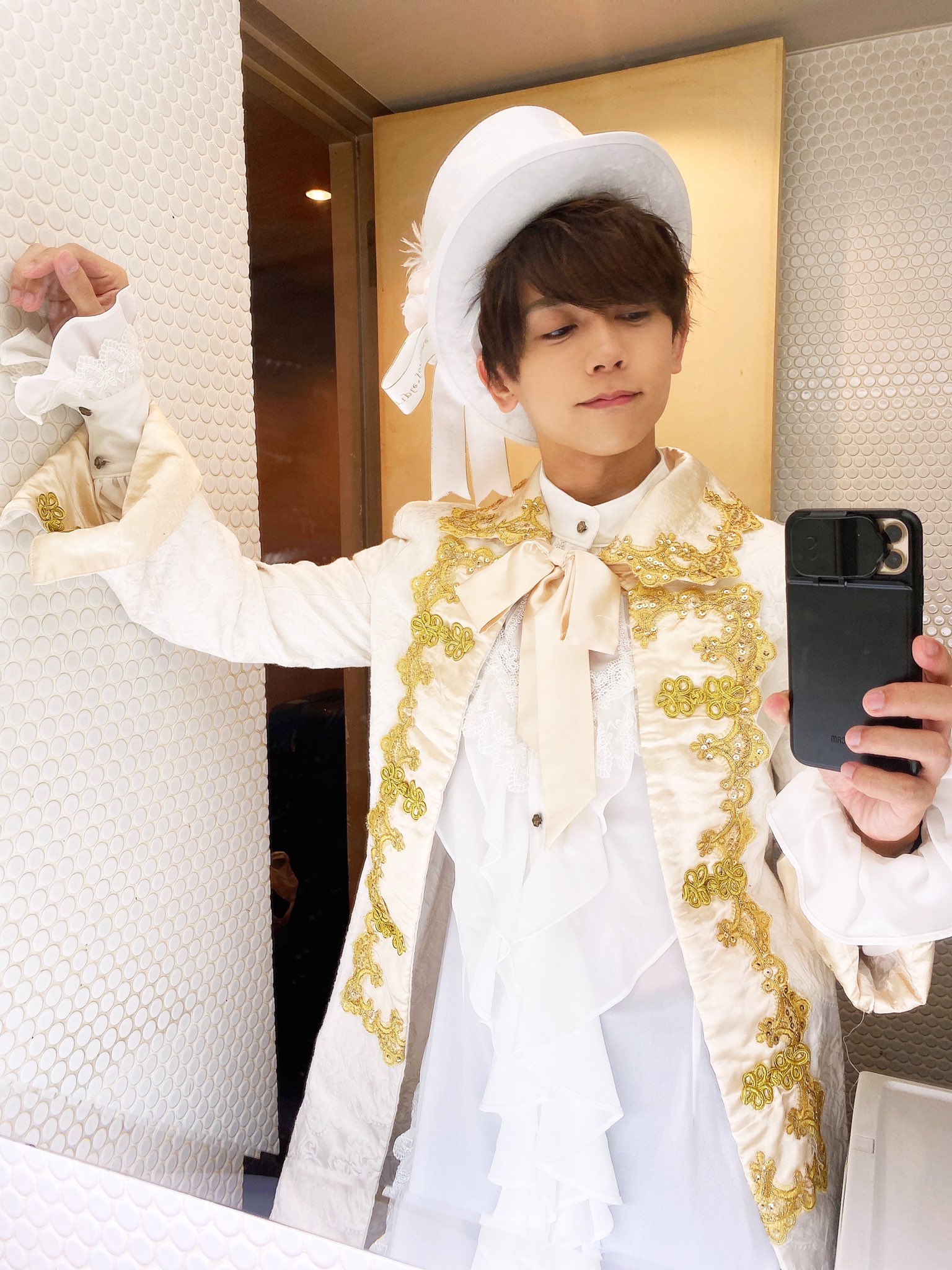 白服 Mesemoa 23 3 14武道館 H Pop To World ありがとうございました ファッションショー1部ではtriple Fortuneさん 2部では Amp Ellecyさんの服を着させていただきました ライブの時もバックの映像も素敵で楽しかったです またいろんな服を着