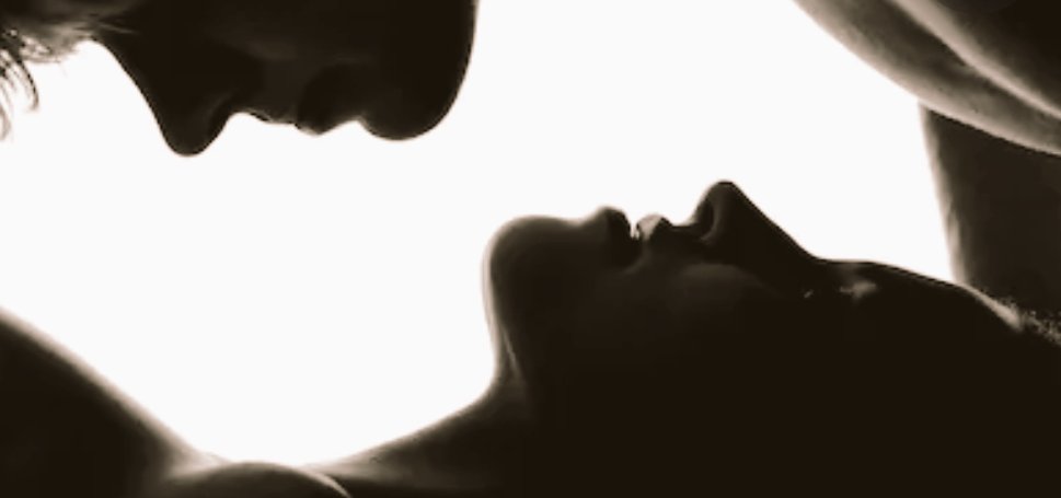 sanjaraic1's tweet image. Tributaries of
opposite winds
brought together
by twist of fate.

#hangtenstories #tributary
#love #poetry