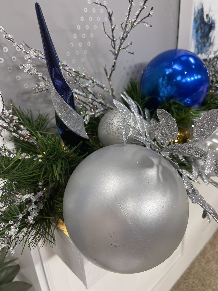 fgsuaik3b4's tweet photo. The holidays have arrived to @ciLivingtv with @HeatheRoberts_ @timjsinclair @ErinValle  Thanks to @AshleyHomeStore 🎄🎁 #ciLiving #ciLivingHolidays #wcia3 https://t.co/Ctfv6qe7yj
