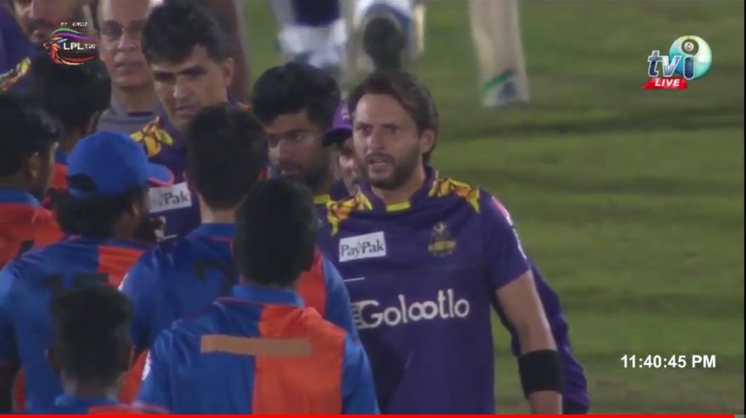 atifdawar59's tweet photo. Shahid Afridi u beauty 🤩
Lala scolded the opposition's player at the end of the match in the Lanka league.
Afghani bowler naveen, who Playing for Kandy, was repeatedly abusing amir during the match.

#LPL2020 
#KTvsGG https://t.co/6bWyF5XiZm