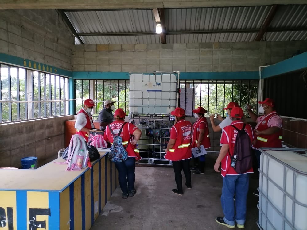 water_mission's tweet photo. Over the weekend, #DisasterResponse teams in #Honduras installed three Living Water Treatment Systems in areas devastated by #HurricaneEta and #HurricaneIota. Each system has the ability to treat up to 10,000 gallons of water each day, making the water safe to consume. https://t.co/wQThw8hGSn