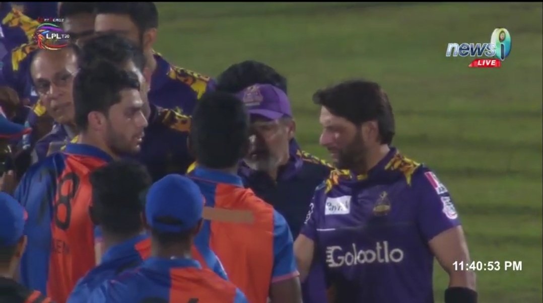 atifdawar59's tweet photo. Shahid Afridi u beauty 🤩
Lala scolded the opposition's player at the end of the match in the Lanka league.
Afghani bowler naveen, who Playing for Kandy, was repeatedly abusing amir during the match.

#LPL2020 
#KTvsGG https://t.co/6bWyF5XiZm