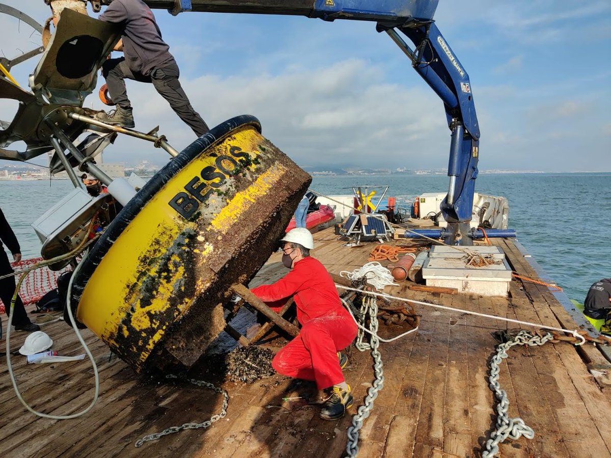 OBSEAsarti's tweet photo. #StormGloria damaged the #PECT buoy measuring water quality on #besos river estuary. Today we finished the reparation tasks in the frame of #PECT project participating @consorcibesos, @la_UPC @OBSEAsarti @EEBE_UPC
#BorrascaGloria #TemporalGloria #EMS_Sistemas #SeaLandOffshore https://t.co/bVb9qqLVh5