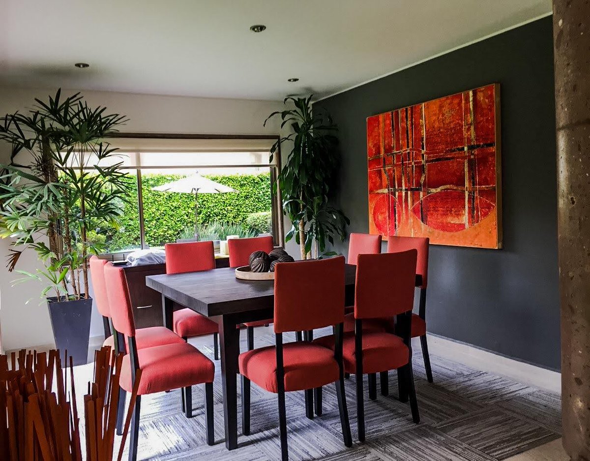 estudio_negro's tweet photo. Una pintura funciona como el elemento clave de un muro, en complemento y armonía visual con el diseño mobiliario y el estilo de vida de quienes habitan el espacio.
Pintura de Juan Ibarra 
#EstudioNegro #ArteMexicano #DiseñoInterior #RenovacióndeEspacios https://t.co/pqQXzanTIz