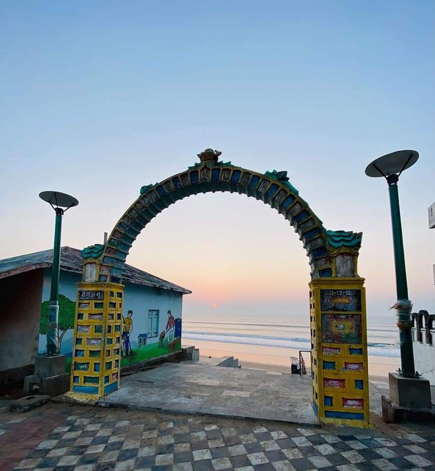 ବୋଇତ ବନ୍ଦାଣ ଉପଲକ୍ଷେ-ପ୍ରାଚୀନ ଗୋପାଳପୁର ବନ୍ଦର----------------------* ଗୋପାଳପୁର ଏକ ପ୍ରାଚୀନ ବନ୍ଦର,1810 ମସିହାରେ ଏହା ପୂର୍ବ ଉପକୂଳ ର ପ୍ରମୁଖ ବନ୍ଦର ର ମାନ୍ୟତା ପାଇଲା।* ସେତେବେଳେ ଗଂଜାମ ଉପକୂଳରେ ଗଞ୍ଜା, ଗୋପାଳପୁର,ସୋନପୁର,ବାରୁଆ,ପୁଣ୍ଡି,ବାବନପାଡୁ,କଳିଙ୍ଗପାଟଣା ଆଦି 7 ଗୋଟି ବନ୍ଦର କାର୍ଯ୍ୟକ୍ଷମ ଥିଲା।(1/8)