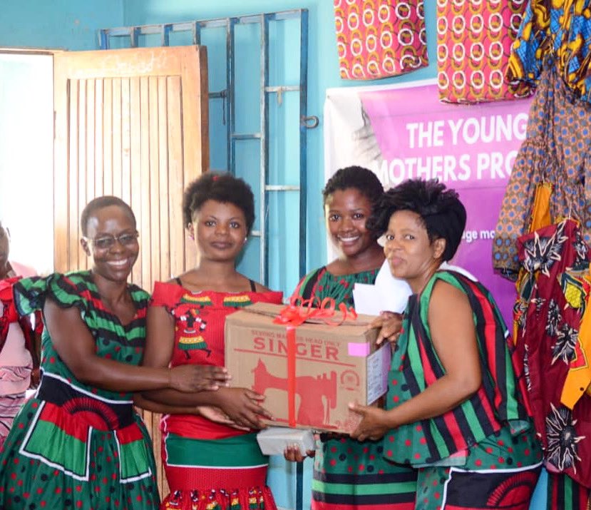 bloomkins's tweet photo. At Beloomkin’s we only work with young mothers to make our reusable pads and masks ! The part time work they do for us allows them to gain income that they can use to take care of themselves ! Congratulations to the young mums 💜🌻‼️@UKANI_265 https://t.co/B24auRL8fW