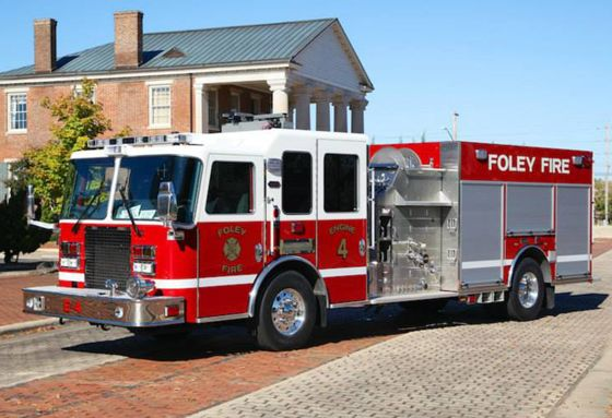 privateofficer's tweet photo. #Breaking #Baldwin County #Alabama #Fire A structure fire is being battled by multiple fire departments on South Bowling Green in #Elberta. No hydrants in the area and water has to be shuttled by tankers. https://t.co/IPL2BCIS5r