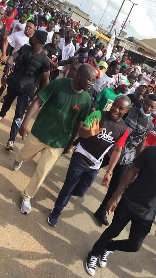 KGyamfi123's tweet photo. This is lovely.
A mammoth walk with the good people of Ajumako Enyan Essiam saw @FelixKwakyeOfo1 and @Cassielforson in a friendly conversation.
@FelixKwakyeOfo1, you will surely join your good friend in parliament.
Central region is blessed with intelligent souls✊🏿 https://t.co/buzKB7Oigo