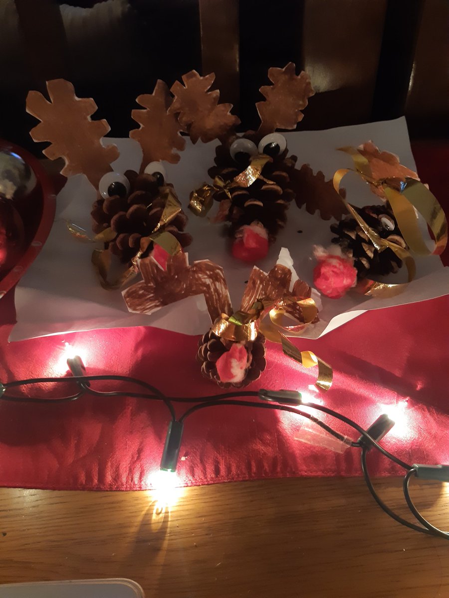MrsWiggans's tweet photo. @MrsMillsRec W has enjoyed crafting this evening, all ready to bring in and help decorate the classroom! 😊 https://t.co/NXkPWDCLqC