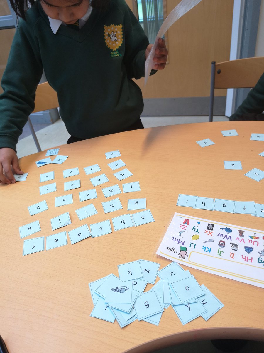 misscmackay's tweet image. Lots of playing with sounds today in p2! 🎲 ❤️ @olop @DyslexiaGCC #Phonics #HavingFun #PlayingAndLearningtogether