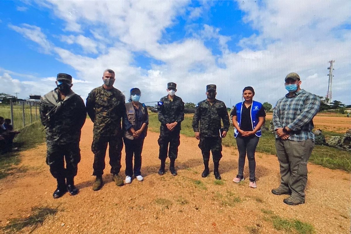 SOCSOUTH's tweet image. #USForces conducted surveys and assessments of potential airfields to provide #disaster relief support in #PuertoLempira, #Honduras after #HurricaneEta and #HurricaneIota flooded the region.  
@Southcom @AFSOUTH @jtfbravo @usembassyhn @NAVSOUS4THFLT