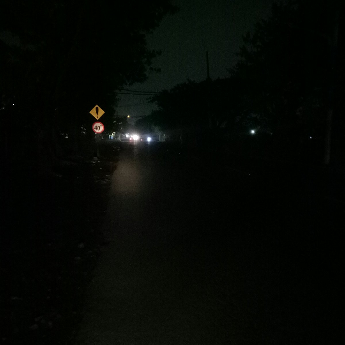 Saya penasaran, Jl. Jagir Wonokromo ini kok seriiiing banget lampu PJU nya padam ya? ini dari dpn SPBU sampai warung sambelan. Dan kalau sudah padam gini bisa 1 mingguan bahkan lebih untuk nyala lagi. Padahal daerah sini rawan kecelakaan dan kejahatan. <a href="/e100ss/">Radio Suara Surabaya</a>