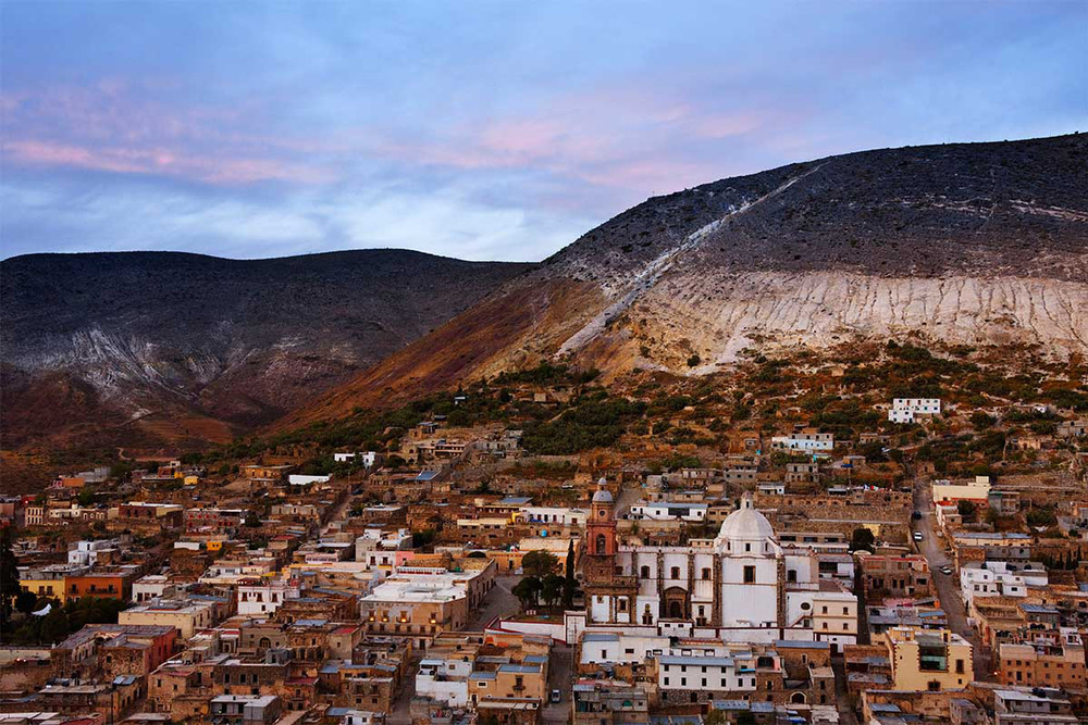 Hoy nos vamos de viaje por las costumbres y tradiciones de México. Un auténtico viajero sabe que la más pura cotidianeidad se vive en sus pequeños pueblos. Este mágico país nos ha robado el corazón con su naturaleza, su gente y su gastronomía. 😍🌮--> https://t.co/hd2kLKeRzj https://t.co/iPzKqAlRL4