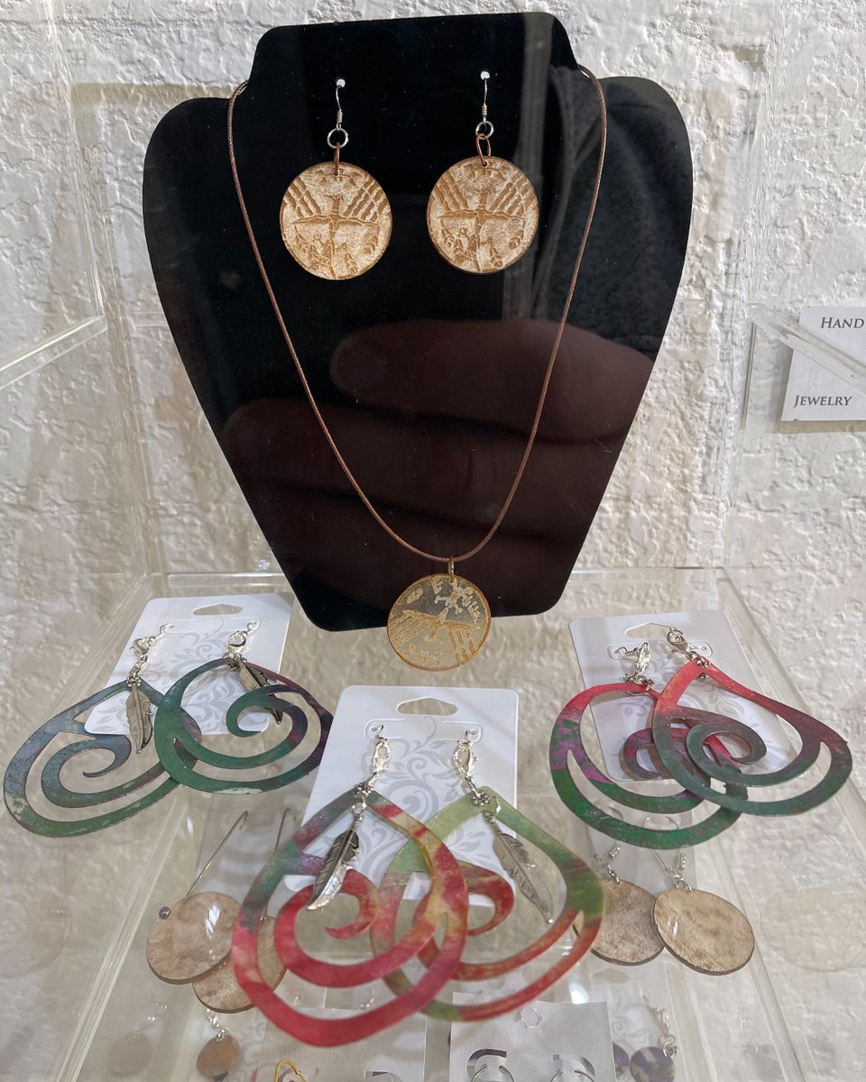 LanderArtCenter's tweet photo. There is such beauty right here in our own home! LAC is showcasing work from the Wind River Reservation at the Art of Home show!  Shop online or come into the store: Tuesday-Thursday 10am-6pm &amp; Friday-Saturday 10am-4pm!

https://t.co/FtOEp7vMS4

#fineart #art #landerstrong https://t.co/OxqnDnBgIb