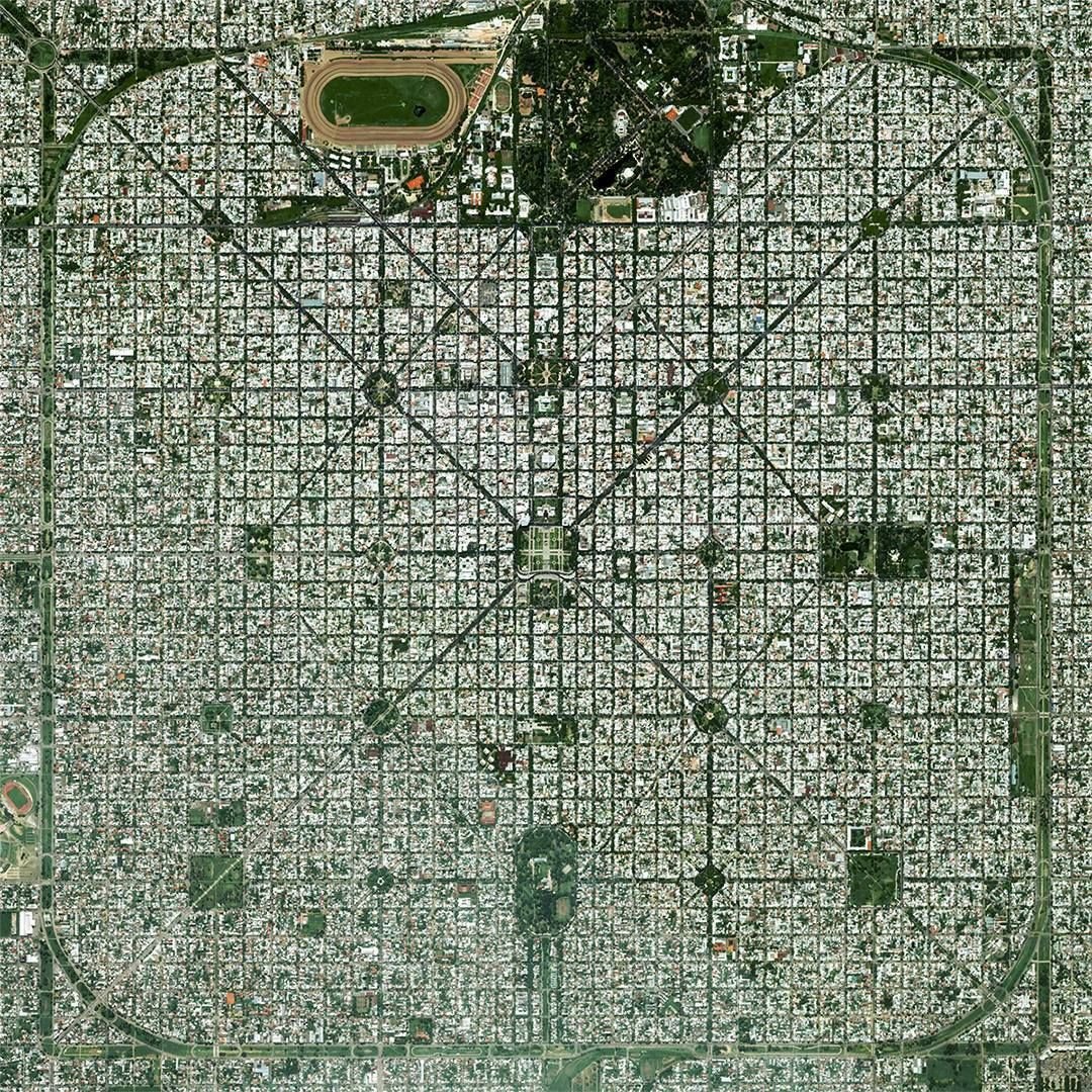 <a href="/lopedetoledo/">L O P E</a> La vista completa de la ciudad de La Plata, Buenos Aires.