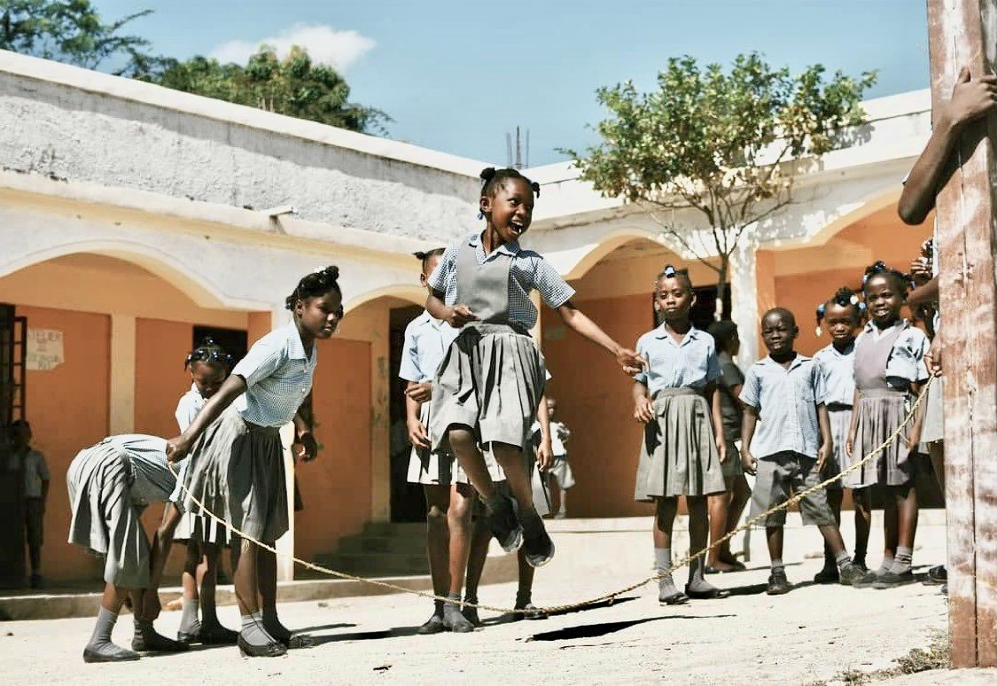 FacesOfHaiti_'s tweet photo. If you were raised in Haiti, you know how fun this was! 
Did you like it? What was so entertaining about it? https://t.co/cfds0rZ9GN