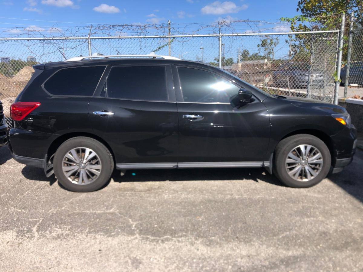 GTLeasing's tweet image. Year : 2018 
Make : Nissan 
Model : Pathfinder SL
Options : Leather/Heated Seats,
3rd row, remote start, rear power hatch 
Miles : 5k miles
$19,455 plus tax/tag
Call 904-398-5000 
GTLeasing.com 
#jacksonville #florida #GTLeasing #truckleasing #northeastflorida