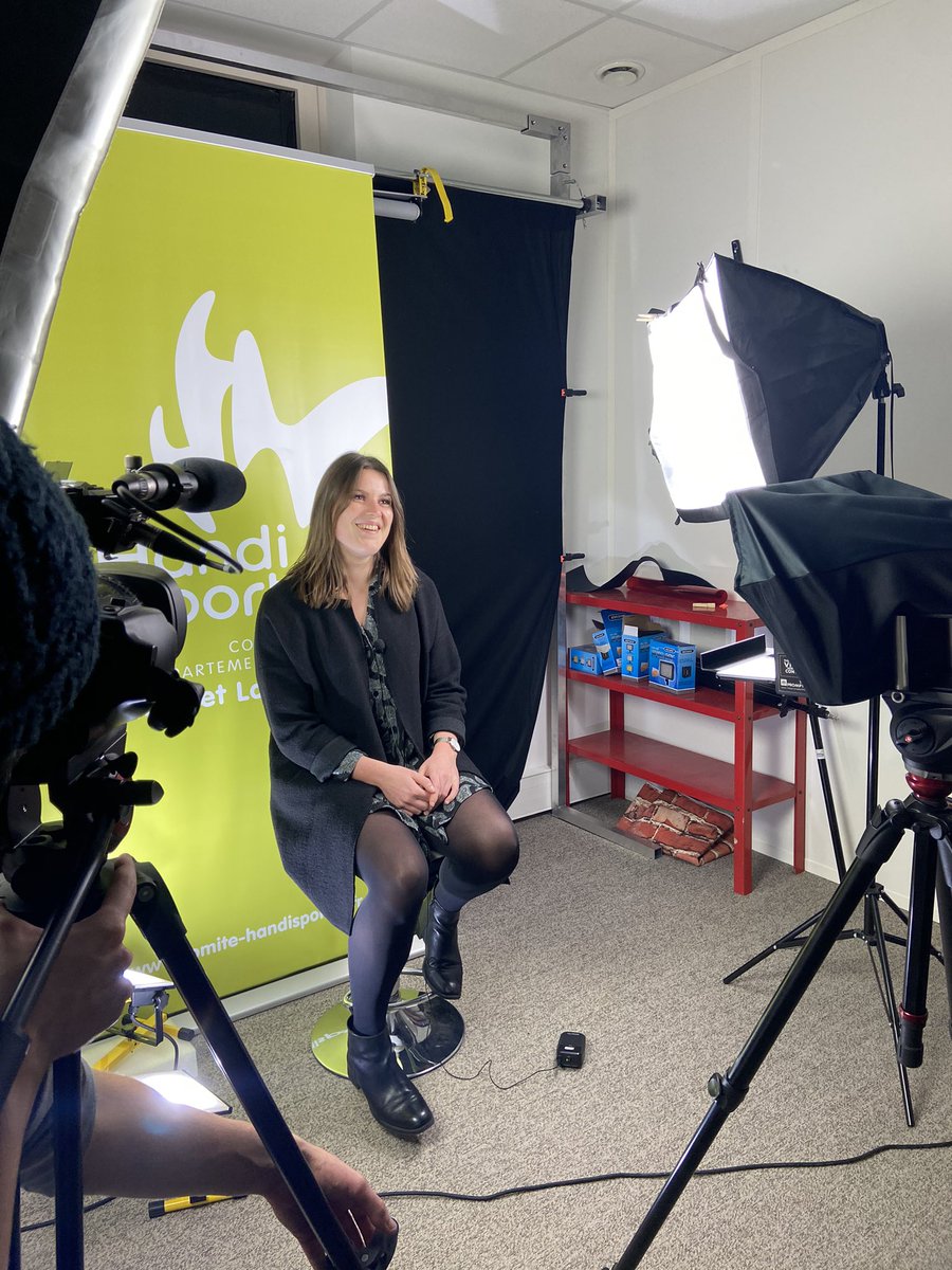 Handisport_37's tweet photo. SILENCE ! ÇA TOURNE !! 🎥🎞

L’équipe du CDH37 est en plein tournage d’une petite vidéo pour vous avec @Cercle_digital  ! 

 #Handisport  #CDH37  #sport  #sportpourtous  #tournage  #surprise https://t.co/1BekOMuUwf