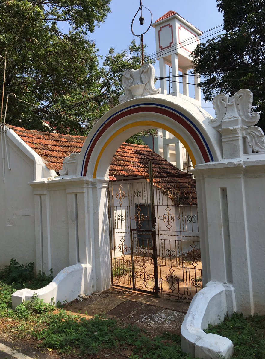 KaveriThiyagara's tweet photo. @sittybitty @KiranKS #Chettinad is place where both Rajas Kings and common people peasants live in mansions.
Here are Gates of #Chettinad #Chettiars mansions. https://t.co/GX7Hx8CT5N
