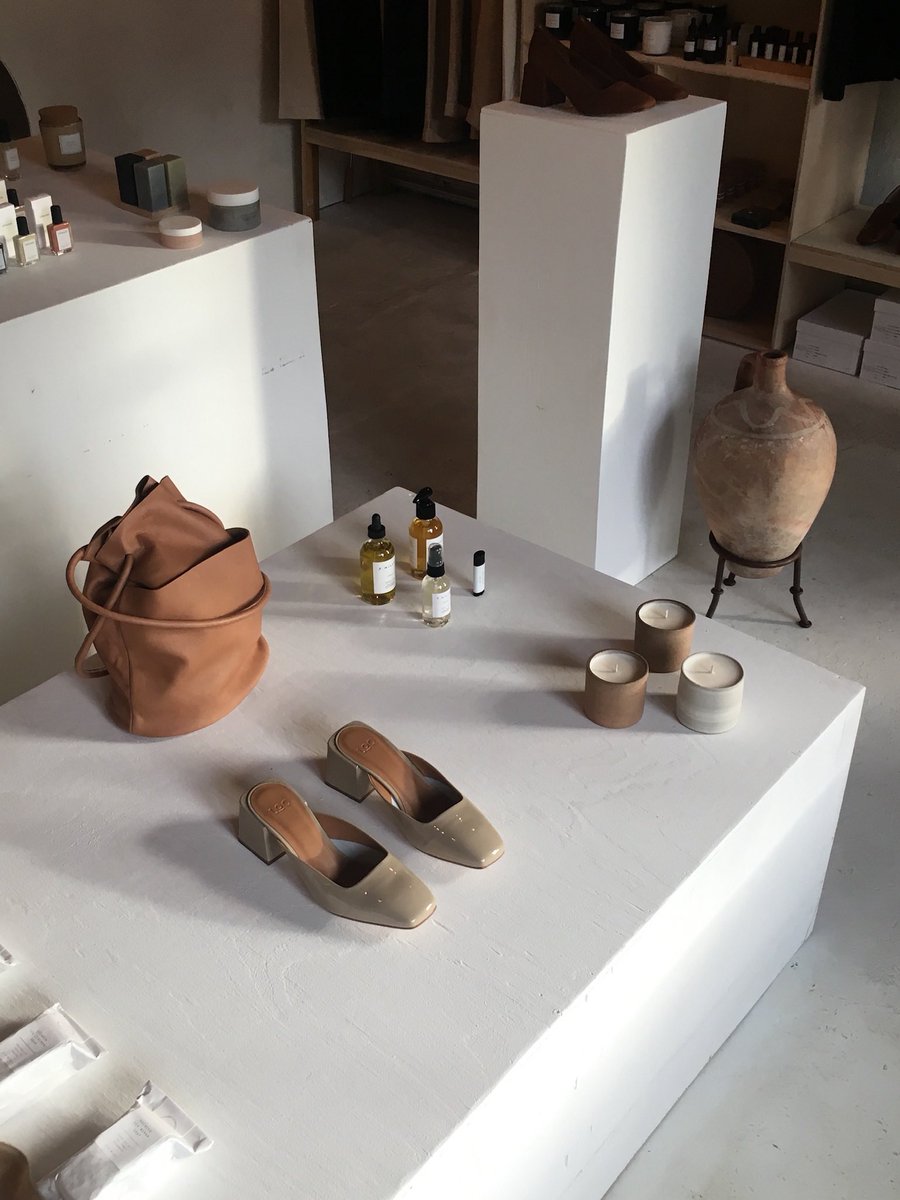 djhere's tweet photo. My daughter’s business Na Nin is having 30% off sitewide! She and her crew have amazing fragrances, beautiful clothing, and awesome brands like Aesop, Liha Beauty &amp; Beatrice Valenzuela #prouddad #supportsmallbusinesses https://t.co/c9kdedNlVB https://t.co/VwI8Ynk1of