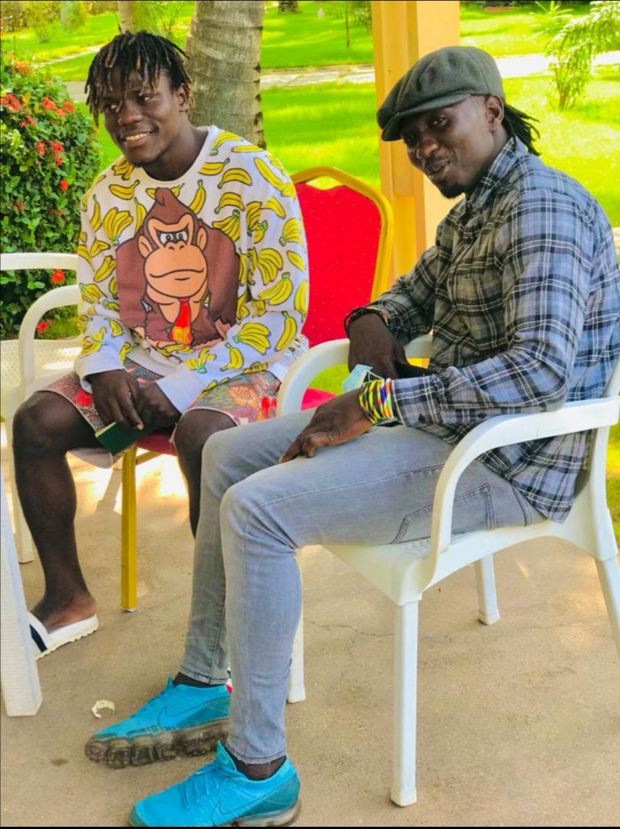 Obeystar5's tweet photo. Les éperviers A' et tout le staff reprennent le travail sans avoir touché leurs primes de qualification et vraiment c'est déplorable de la part de nos autorités. Après 1an d'attente. 
Courage à vous 

#Rip_KOUDAGBA_KOSSI
#Rip_MAJOR_BADABADI
Le Football togolais va très mal
#Obey https://t.co/PBYzibVQZA