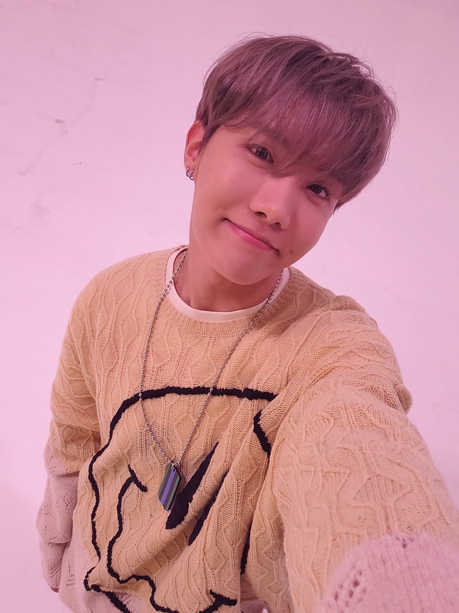 thundervolts_'s tweet photo. let’s be each other’s sunshines, smiles all around 😁

#ARSD #ARMYSeIcaDay https://t.co/vtU3Ky1WdH