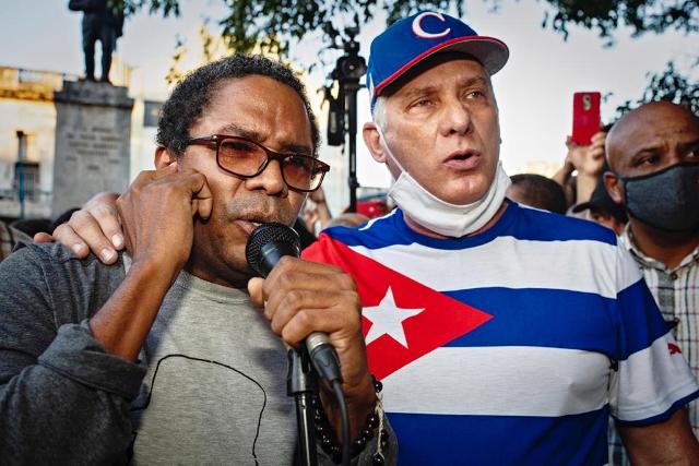 JuanMarioLimaD's tweet photo. ¿Por qué fuimos a la #Tángana en el #ParqueTrillo?. Pq #SomosCuba, pq #SomosContinuidad. #Cuba ##NoMasBloqueo #CubaSalvaVidas @DiazCanelB
@AduanaCuba @JuanMarioLimaD https://t.co/isbZsk68qR