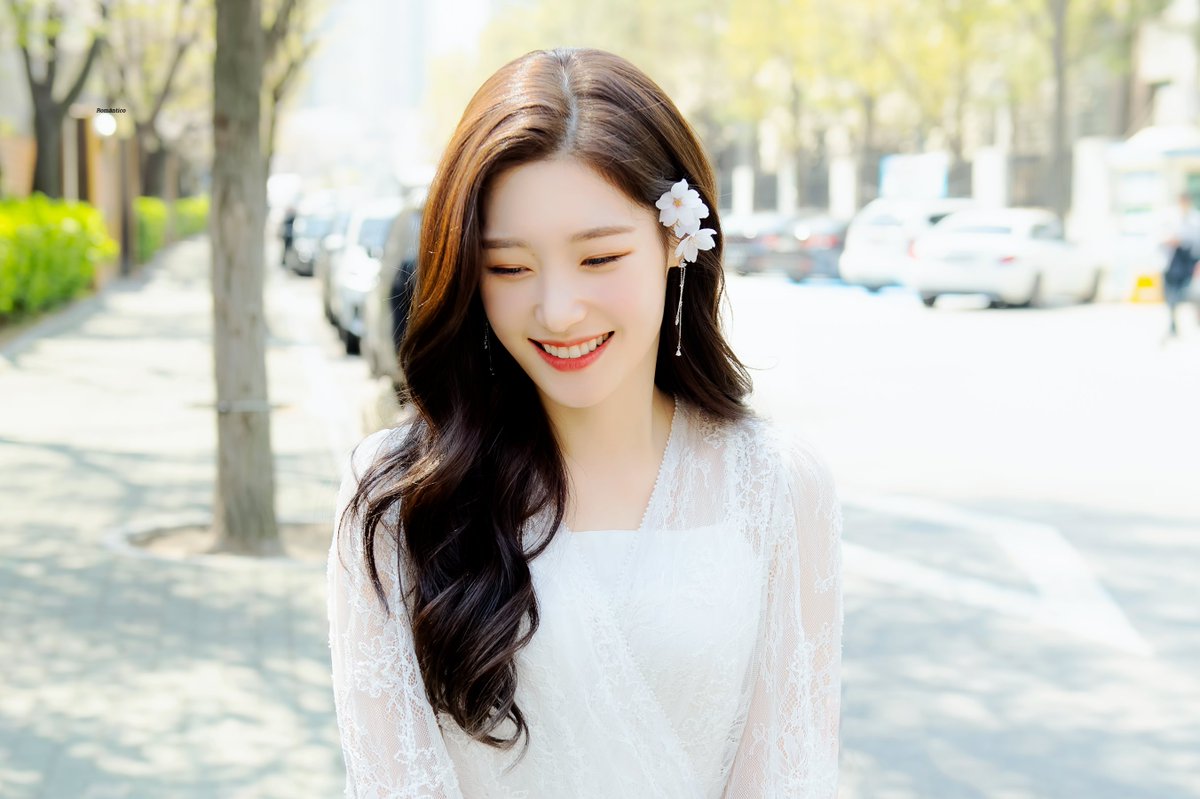 rmnt_cy's tweet photo. 선물 같은 하루 보내기를 평생 채연이 편🎂
#항상고마워_채연아
#HAPPYCHAEYEONDAY https://t.co/P3K4vut8Bh