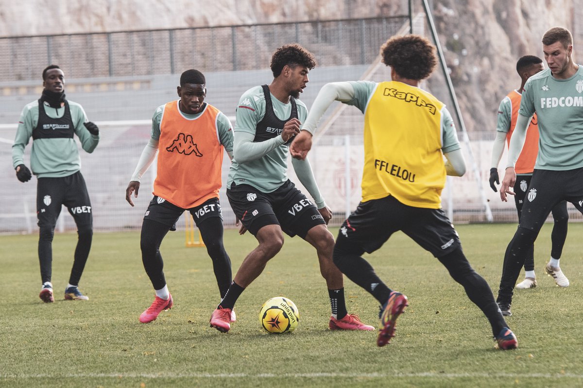 Retour en 𝙛𝙤𝙧𝙘𝙚 à l'entraînement pour nos 🔴⚪️ !
#REPEAT