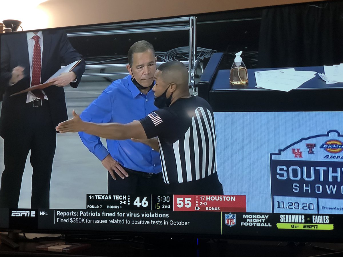 ZhiVenFongMD's tweet photo. These were the only times the head coach and referee took their masks down. When they had to argue with each other.
On national television. Should we just stop pretending.
@NCAA we really need to do better.
#implementationfailure https://t.co/FzPLANJ5mi