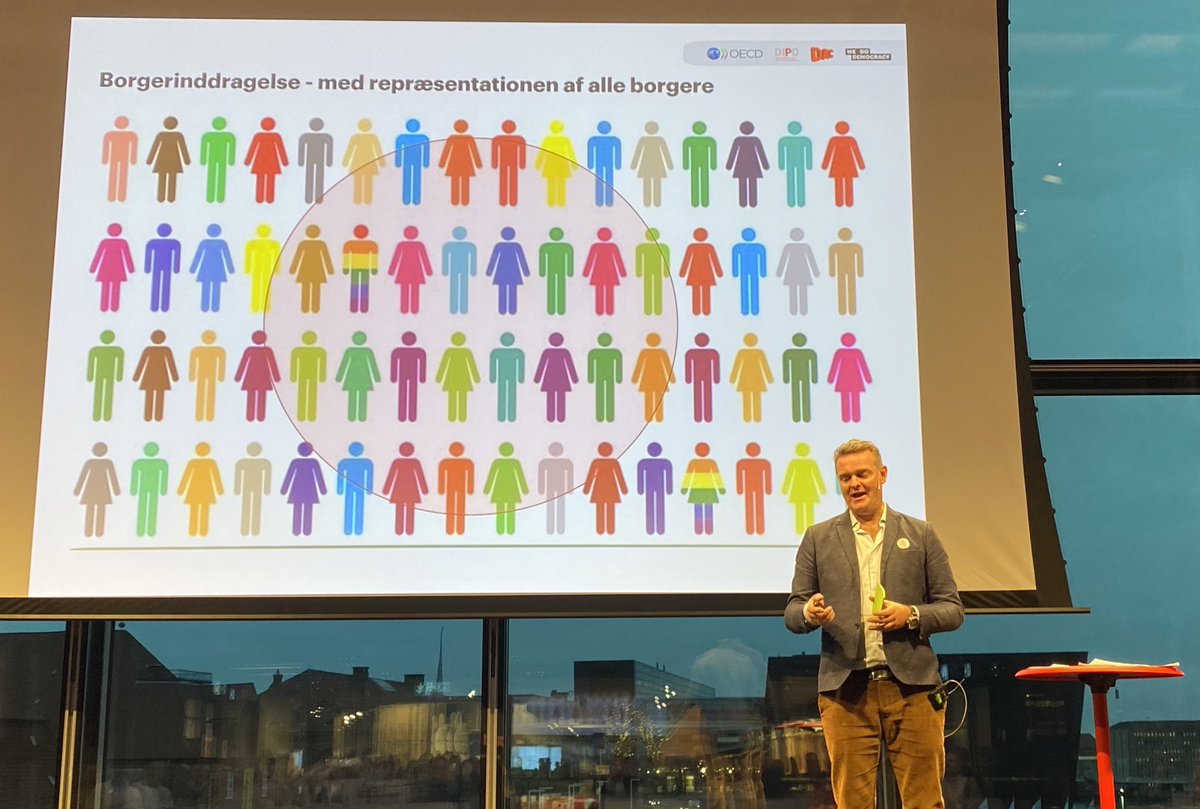 DMCamilla's tweet image. Modvirk polarisering og bevar/udbyg demokratiet. Giv borgerne en aktiv rolle, når beslutninger skal tages. 
Arr. med OECD om #borgerinddragelse m bl.a. @zakiae @chellersgaard @L_Pilegaard @SandKjaer @DenGroenneStud @antongrau @karmel80 @DIPDtweets 👩🏻‍🤝‍👨🏽👩🏼‍🤝‍👩🏽👩🏼‍🤝‍👩🏽👨🏼‍🤝‍👨🏾💪🏼💪🏽