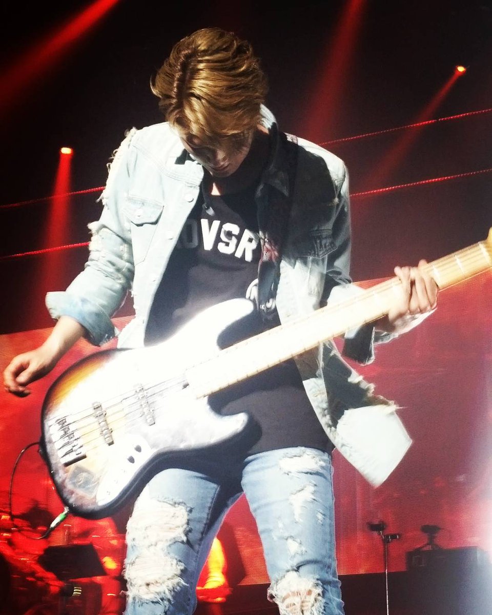 기뱅 저때 머리 젤 이뻤음
16.6.11 서울스콜1
이랑 16햎 울산때랑