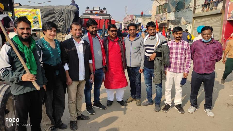 ऐतिहासिक किसान आंदोलन के समर्थन में आज तरारी विधायक <a href="/SudamaCpiml/">Sudama Prasad</a> और पालीगंज विधायक <a href="/Sandeep_Saurav_/">Sandeep Saurav</a> दिल्ली पहुंचे, किसानों के आंदोलन का समर्थन किया और कहा कि इस लड़ाई को गांव-गांव तक पहुंचाएंगे!
#किसान_विरोधी_मोदी_सरकार 
#किसान_आंदोलन_दिल्ली 
#किसान_एकता_जिंदाबाद