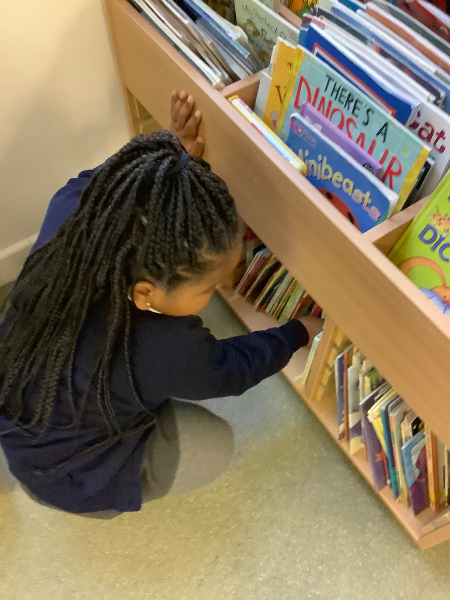 Laceyfields_Y1's tweet photo. Chambers Class had their first year 1 library session today and they filled in their own library cards! 👏 @laceyfieldsA #youngreaders https://t.co/h7YUR4Voax