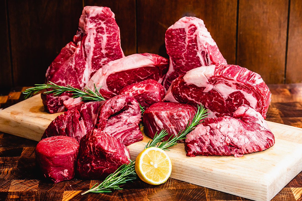 Gene_Georgetti's tweet photo. Shop https://t.co/oJ6VPIDfu5 and for the first time, ship our prime, wet aged steaks right to your door! Just in time to make the perfect gift this holiday season! ❤️❤️❤️ #Steak #supportsmallbusiness #CyberMonday #chicago #since1941 #steakboxes #shipitgood ✨ https://t.co/Kv6HyJgUnQ