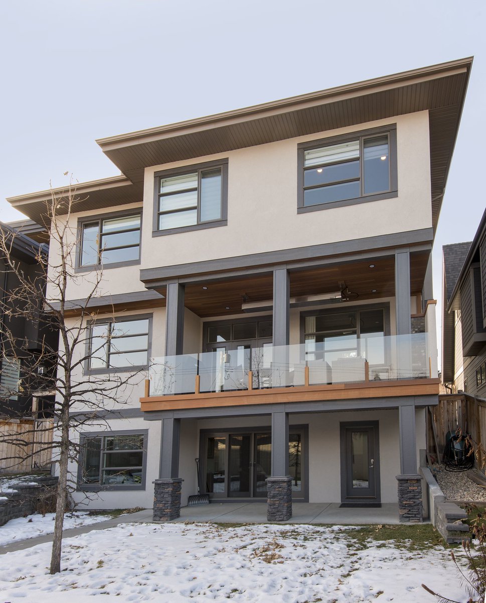 UltimateRenos's tweet photo. A facelift &amp; an outdoor living space 😍😍 #facelift #refresh #exteriorupdate #exteriorreno #reno #renovation #remodel https://t.co/CsjlUaPlIU