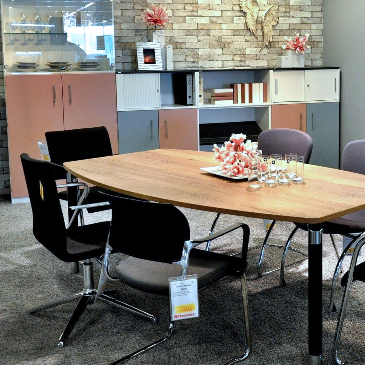 Büromöbel für das Homeoffice &amp; Ergonomie am Arbeitsplatz 😊
 => moebel-brucker.de/bueromoebel-ho…
Schickt uns gerne eine Anfrage oder besucht unsere Büroabteilung. Wir stehen Euch für alle Fragen zur Verfügung 🙂#workspace #büro #büromöbel #büroplanung