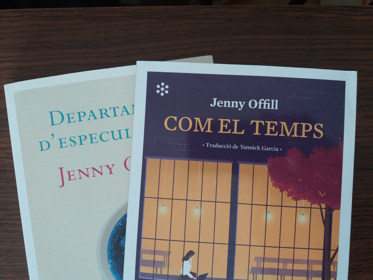 CarmeMartiCanti's tweet photo. «Senyora, una mica més i ens mata», li diu. Però ella ni s’immuta. «Ui, pobrets, ells i les seves vides», diu ella.
Un matí una alumna em diu que el fracàs no pot ser una opció i se m’enfada quan me’n ric.  
#Offill #ComElTemps a cop de fragments

#caixetins https://t.co/C6jT2I9kT4