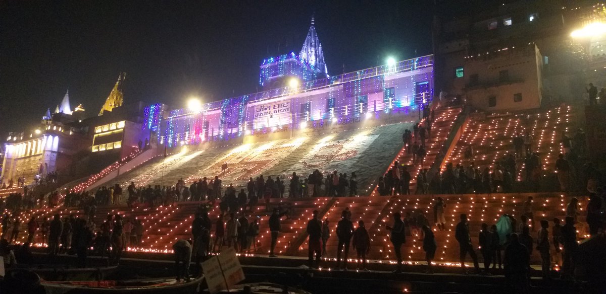 bhupro's tweet photo. The #magnificent view of #majestic #DevDeepawali in #Banaras. 
@VCofficeBHU https://t.co/Ut9XkuzWXp