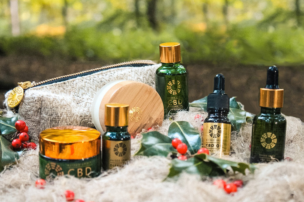 Our Luxury Wellness #giftset contains seven of our popular #hemp goodies, beautifully presented. This peaceful package provides a potent selection of peaceful plant-power.

raisedspirit.com/christmas

#xmas #christmas #hamper  #cbd #skincare #wellness #candle #organic #health