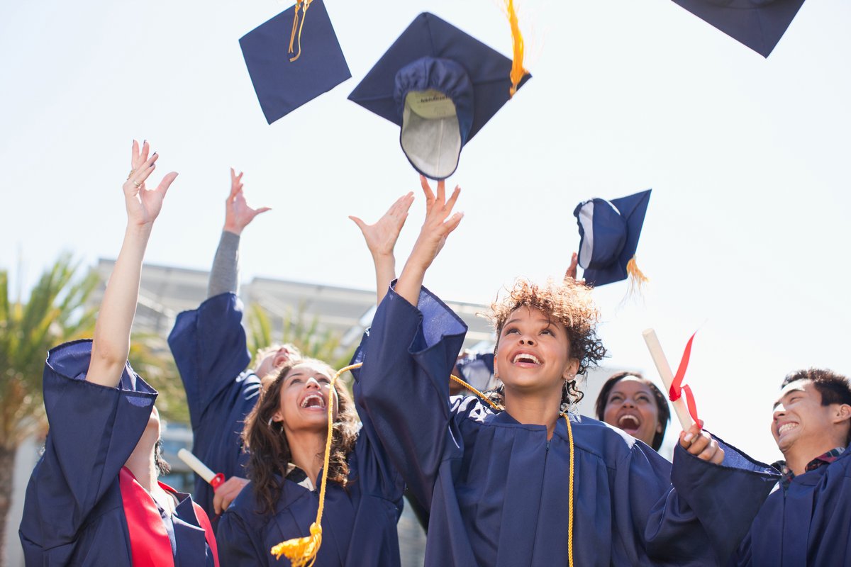 Seniors, before you know it, you will be joyfully throwing that cap in the air! For today, apply for all the #Scholarships you qualify for! 👏👏👏
scholarships360.org/scholarships/t…