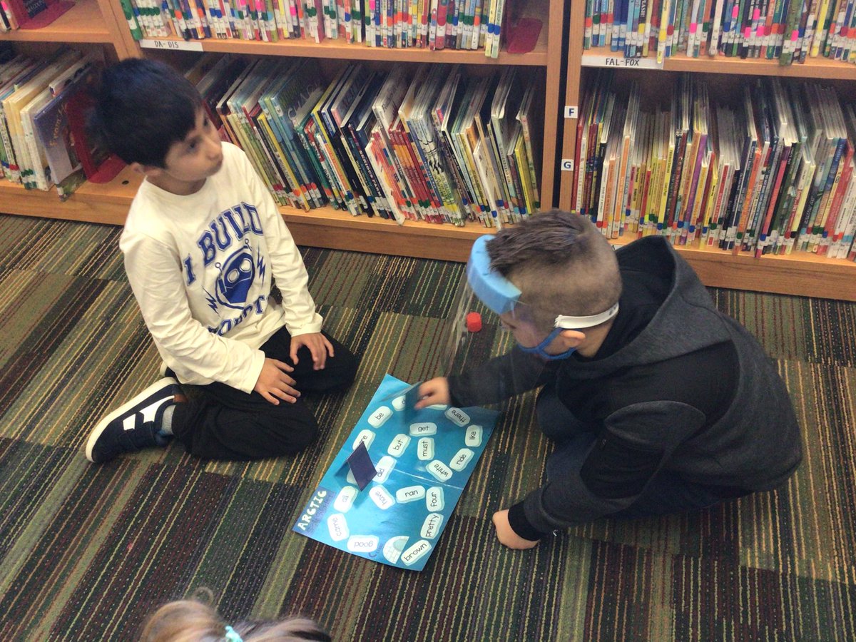 LibraryCCE's tweet image. ⁦@MsFlemister⁩ class learns about hibernation and plays an Arctic sight word game! ⁦@CastlemanCreek⁩