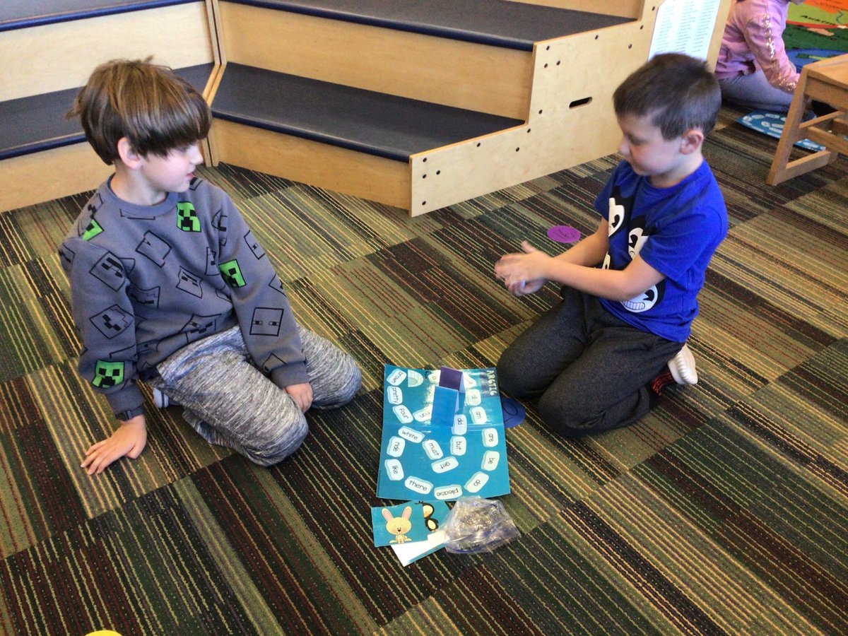 LibraryCCE's tweet image. ⁦@MsFlemister⁩ class learns about hibernation and plays an Arctic sight word game! ⁦@CastlemanCreek⁩