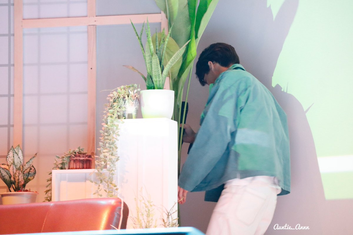 lemyopping's tweet photo. so win moved the plants himself because he heard it blocks the view of the fans 🥺 sweetest and humble baby
#winmetawin @winmetawin https://t.co/ONpvKrqt7G