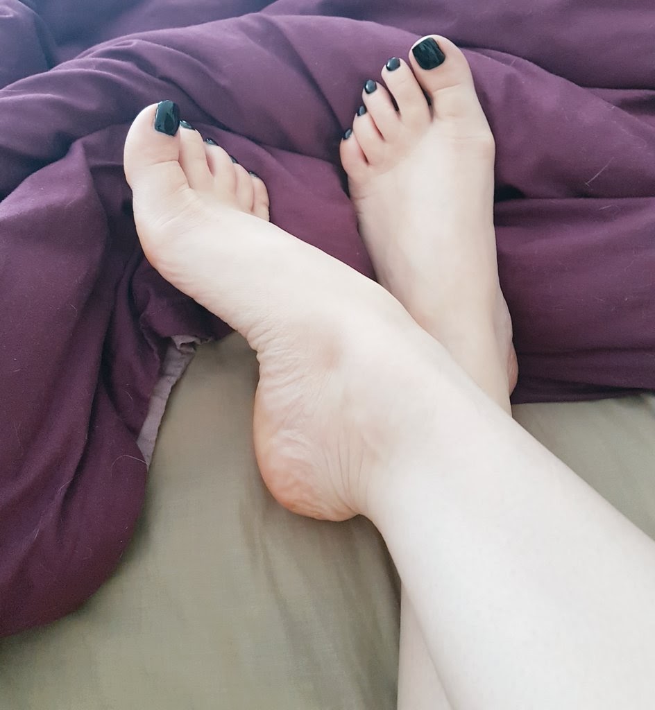 sheldon williams on X: Whats up my fellow female foot fetish-ers!! These  GORGEOUS size 6 peds belong to an ex girlfriend of mine! One of the many  reasons I fell in Love