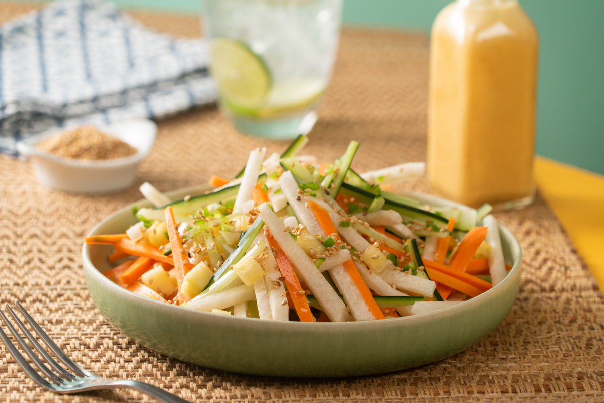 Kiwilimon_LAT's tweet photo. ¡Esta fresca y rápida mezcla de JÍCAMA con PEPINO y PIÑA, se converitrá en tu nueva favorita! 🍍✨
Receta 👉 https://t.co/dO5BERFHmD https://t.co/i9RIic2Zaw