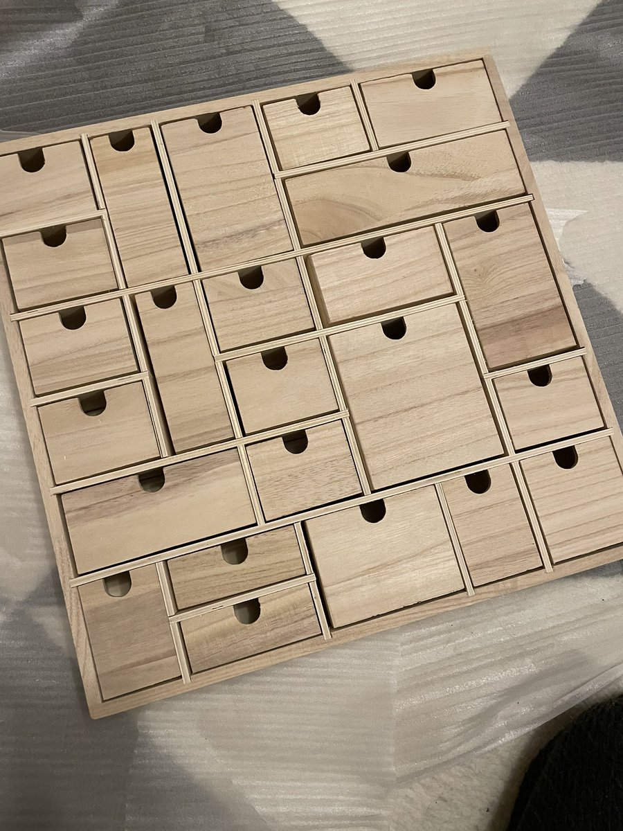 zoelondondj's tweet photo. My mum and my sister both wanted a beauty advent calendar, but I find them so wasteful and expensive, so I handmade them one each filled with things they actually want and use inside! It’s all fully recycled, and I’ll refill it every year for them to reuse it! https://t.co/x3ccTTgJc2