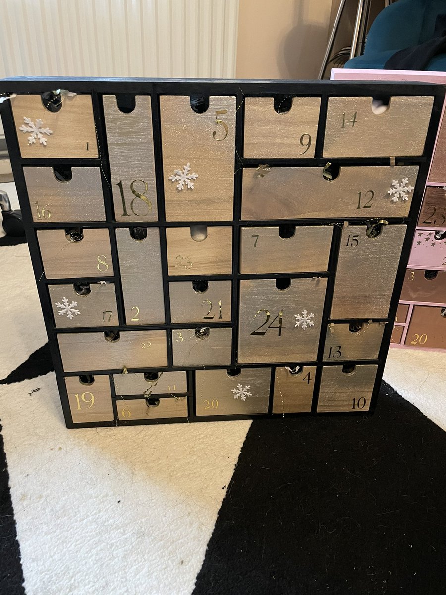 zoelondondj's tweet photo. My mum and my sister both wanted a beauty advent calendar, but I find them so wasteful and expensive, so I handmade them one each filled with things they actually want and use inside! It’s all fully recycled, and I’ll refill it every year for them to reuse it! https://t.co/x3ccTTgJc2