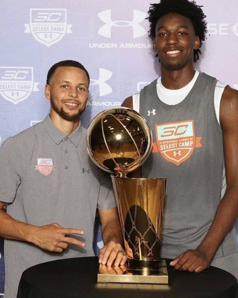 "That might be the only thing that makes me feel old."
Steph Curry has new Warriors teammates who are former campers 😅 (via @MarcJSpears, @TheUndefeated)
📝 https://t.co/SoVvdkXoPj https://t.co/CCf1ymXI2n